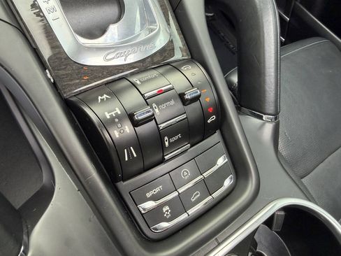 Used 2013 Porsche Cayenne Turbo AWD/4WD image 24