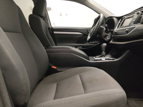 Used 2018 Toyota Highlander LE FWD image 21