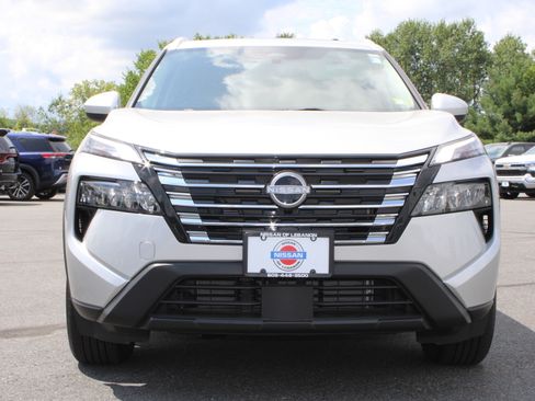 Used 2024 Nissan Rogue SV w/ SV Premium Package AWD/4WD image 2