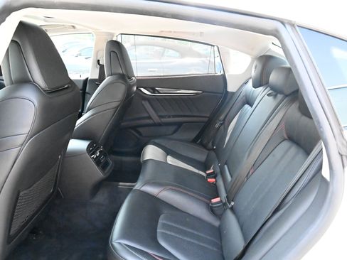 Used 2021 Maserati Quattroporte S GranSport Q4 AWD/4WD image 36