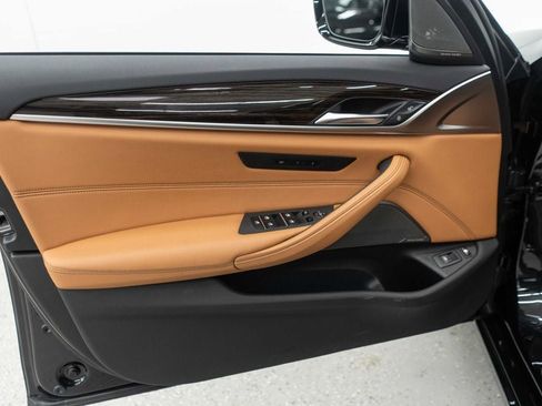 Used 2023 BMW 530e xDrive w/ Premium Package image 14