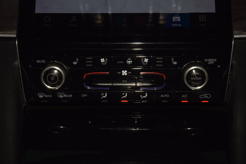 Used 2022 Jeep Grand Cherokee Overland w/ Luxury Tech Group IV AWD/4WD image 34