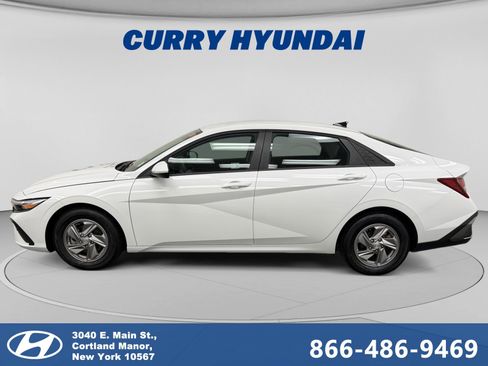 Used 2025 Hyundai Elantra SE FWD image 2