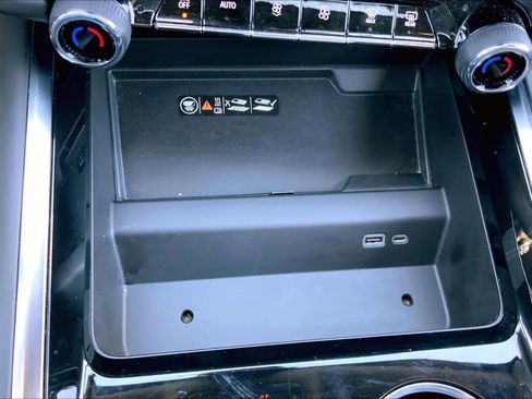 Certified 2025 Chevrolet Suburban Z71 image 31