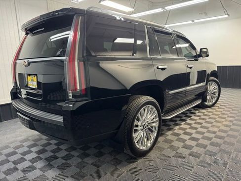 Used 2020 Cadillac Escalade Luxury image 4