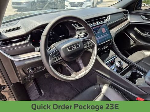 Certified 2024 Jeep Grand Cherokee Limited w/ Luxury Tech Group II AWD/4WD image 32