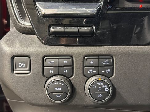 Used 2023 Chevrolet Silverado 1500 High Country w/ Technology Package AWD/4WD image 22