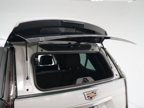 Used 2025 Cadillac Escalade Premium Luxury image 35