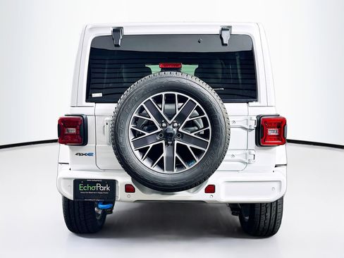 Used 2023 Jeep Wrangler Unlimited Sahara image 7