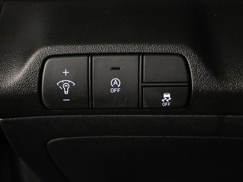 Certified 2025 Hyundai Elantra SE FWD image 24