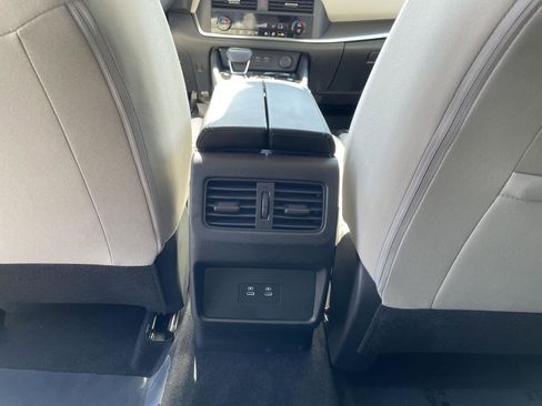 Used 2025 Nissan Rogue SV AWD/4WD image 24