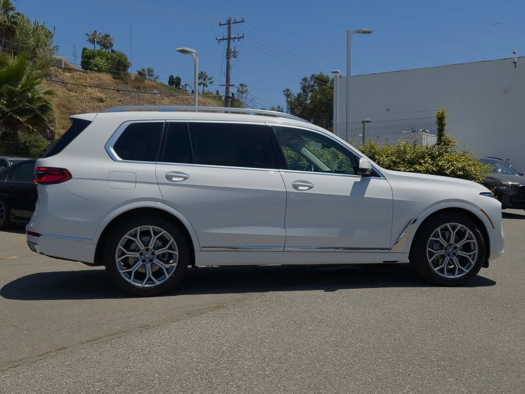 Used 2024 BMW X7 xDrive40i w/ Parking Assistance Package AWD/4WD image 4