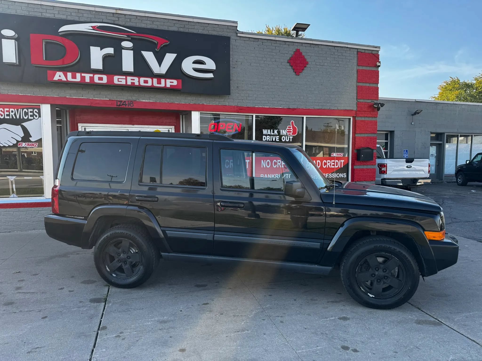 Used 2008 Jeep Commander Sport AWD/4WD image 2