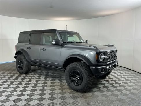 Used 2025 Ford Bronco Badlands AWD/4WD image 3