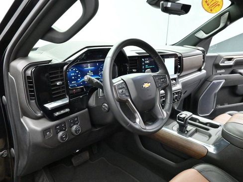 Used 2023 Chevrolet Silverado 1500 High Country w/ High Country Premium Package AWD/4WD image 13