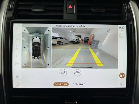 Used 2024 Land Rover Discovery Metropolitan Edition image 25