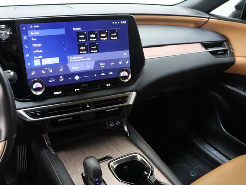 Used 2024 Lexus RX 350h w/ Convenience Package image 16