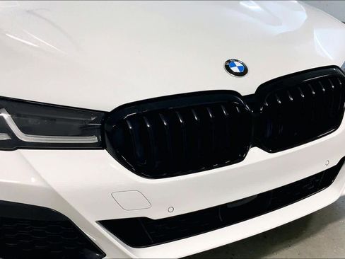 Used 2022 BMW 540i xDrive w/ Executive Package image 32