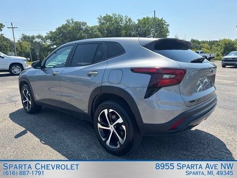 Used 2024 Chevrolet Trax RS w/ Driver Confidence Package FWD image 5