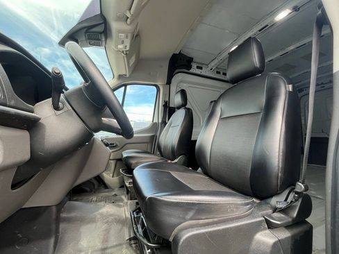 Used 2023 Ford E-Transit Medium Roof image 12