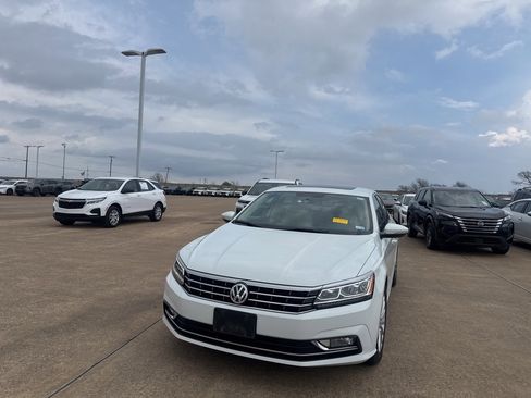 Used 2017 Volkswagen Passat 1.8T SE image 5