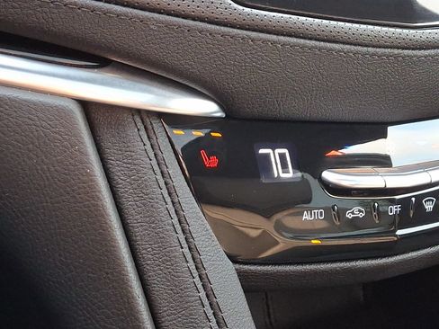 Used 2024 Cadillac XT6 Luxury AWD/4WD image 25