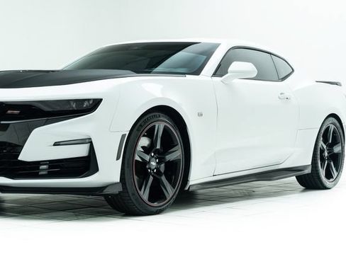Used 2019 Chevrolet Camaro SS RWD image 9