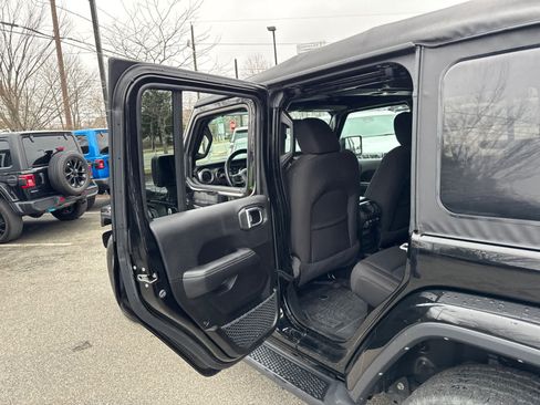 Used 2022 Jeep Wrangler Unlimited Sahara AWD/4WD image 24