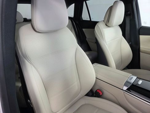 Used 2024 Mercedes-Benz GLC 300 image 29