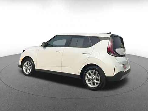 Used 2025 Kia Soul LX w/ LX Technology Package FWD image 10