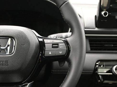 Used 2025 Honda Pilot Touring image 38