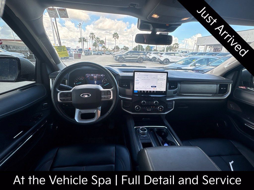 Used 2023 Ford Expedition XLT RWD image 5