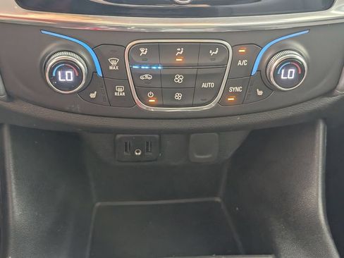 Certified 2020 Chevrolet Traverse LT FWD image 23