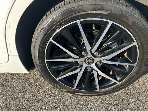 Used 2023 Toyota Camry SE image 9