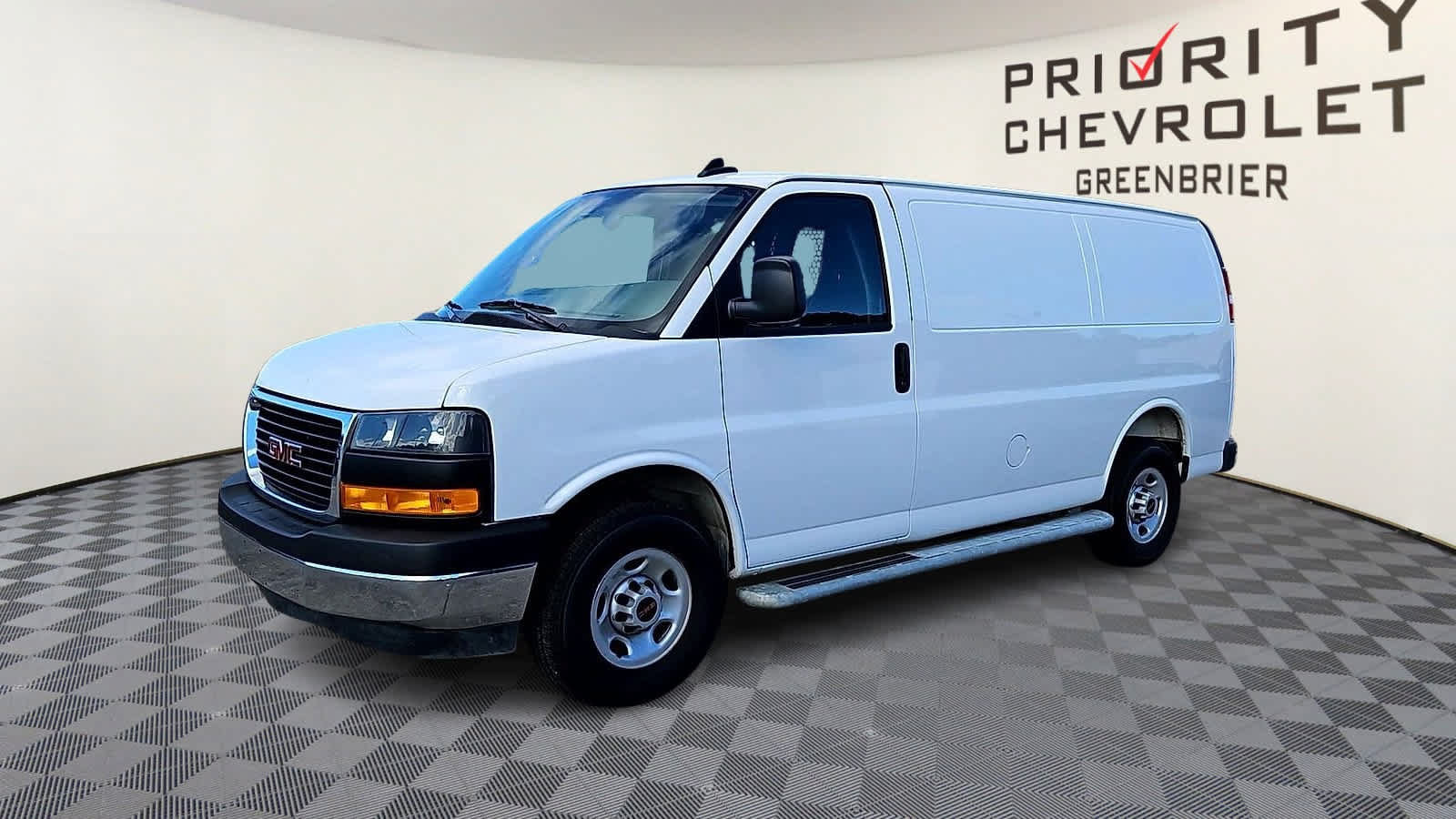 Used 2025 GMC Savana 2500 w/ Driver Convenience Package RWD image 4