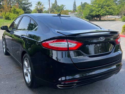 Used 2016 Ford Fusion SE FWD image 4