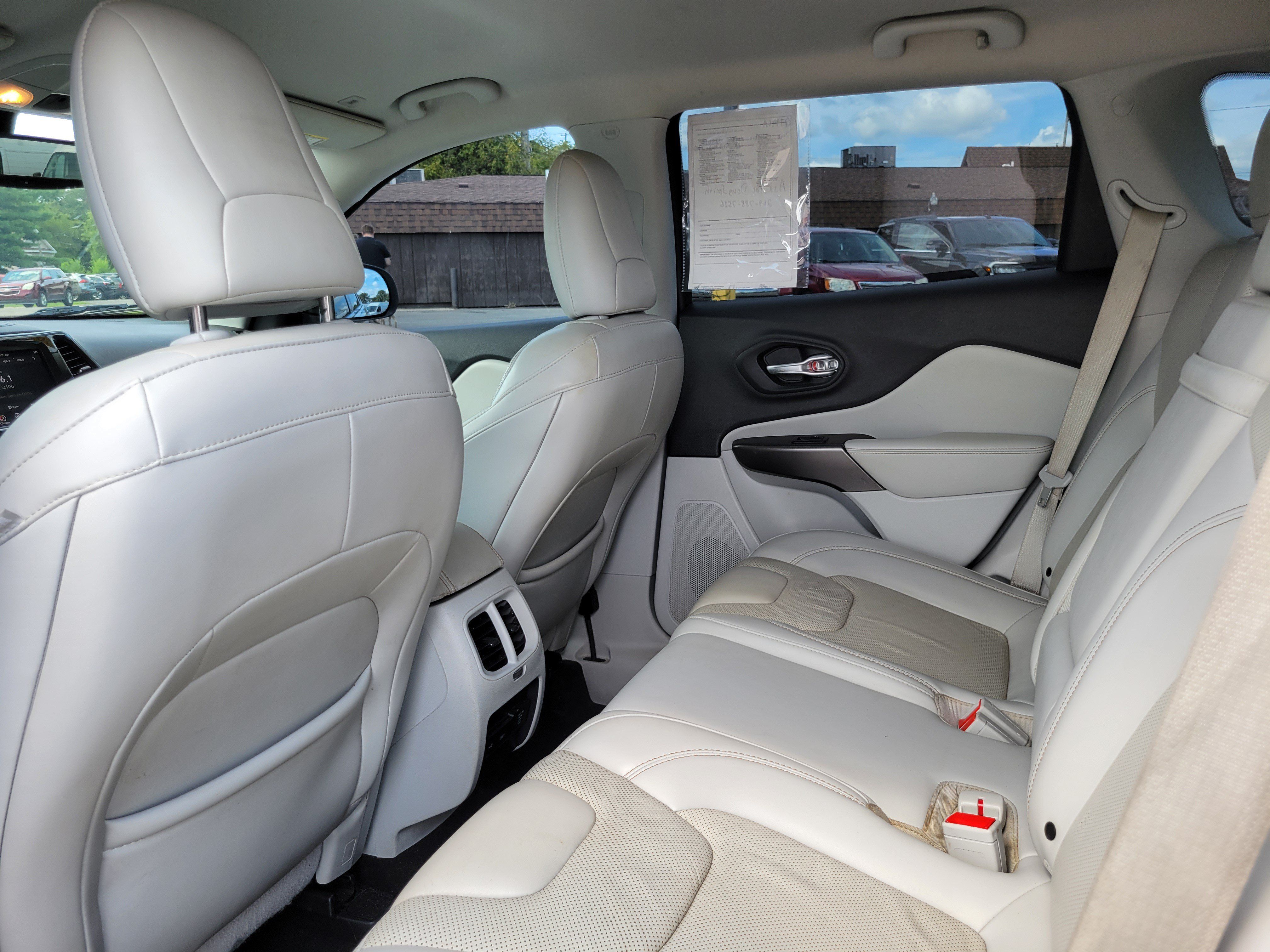 Used 2019 Jeep Cherokee Limited FWD image 18