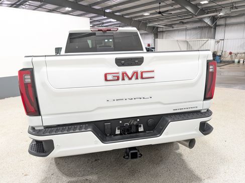 Used 2025 GMC Sierra 3500 Denali w/ Denali Reserve Package AWD/4WD image 4