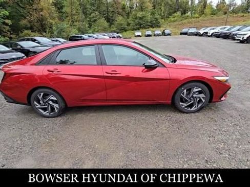 Used 2025 Hyundai Elantra Sport image 7