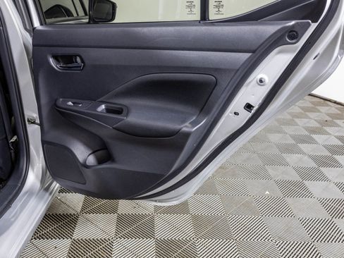 Used 2021 Nissan Versa SV image 39