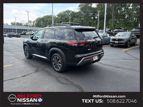 Used 2026 Nissan Pathfinder Platinum w/ Cargo Package AWD/4WD image 3