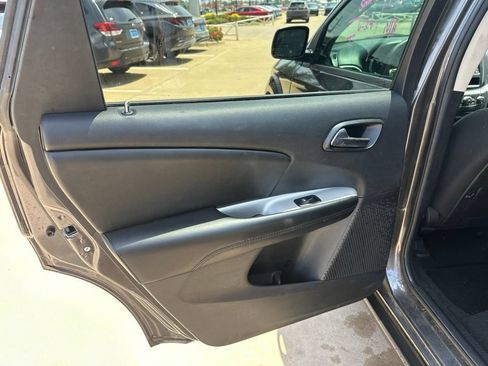 Used 2019 Dodge Journey SE w/ Premium Group FWD image 11