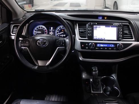 Used 2015 Toyota Highlander XLE image 31