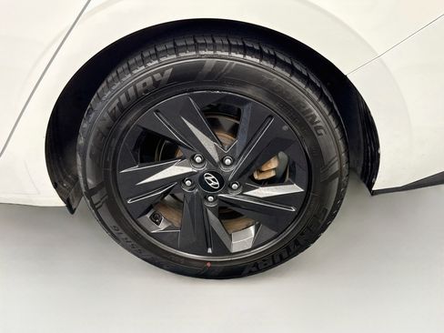 Used 2021 Hyundai Elantra SEL FWD image 11