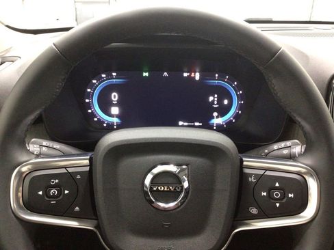 Used 2024 Volvo XC40 B5 Ultimate w/ Climate Package AWD/4WD image 10