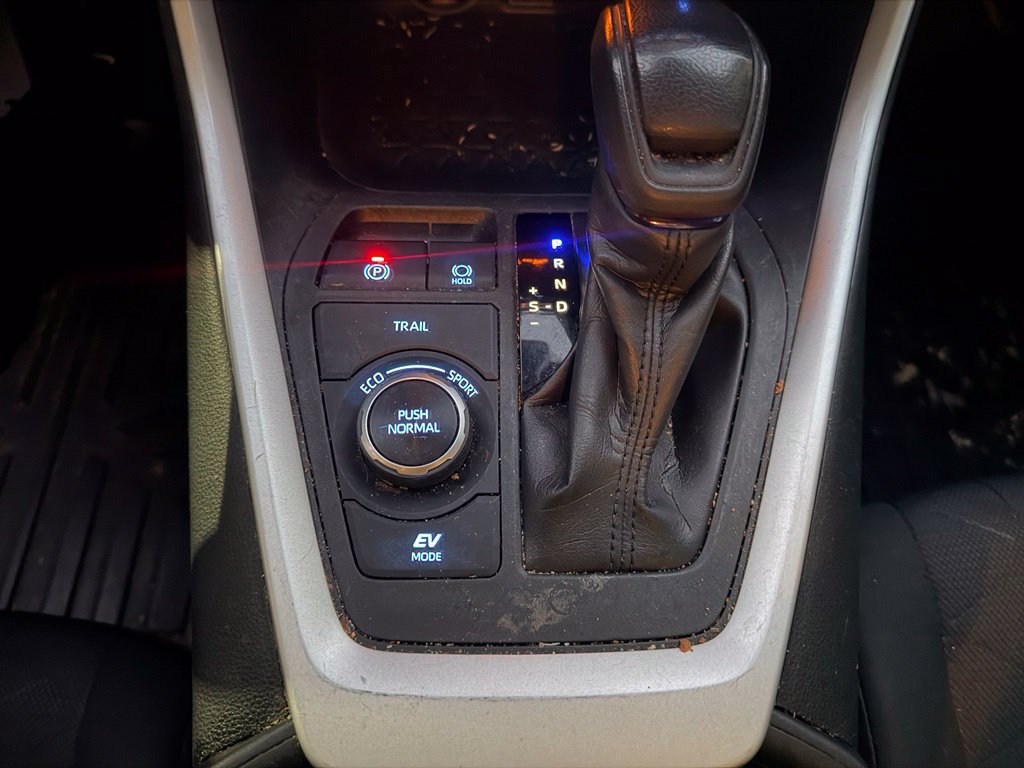 Used 2020 Toyota RAV4 XLE w/ XLE Grade Weather Package AWD/4WD image 16