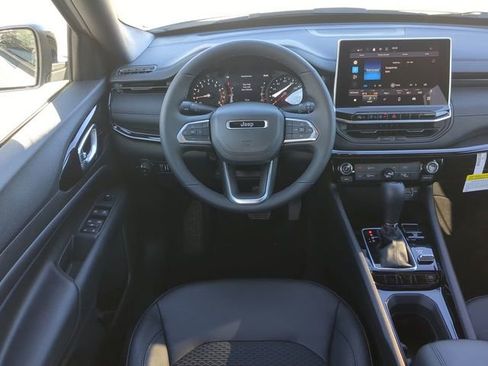 New 2026 Jeep Compass Latitude image 18