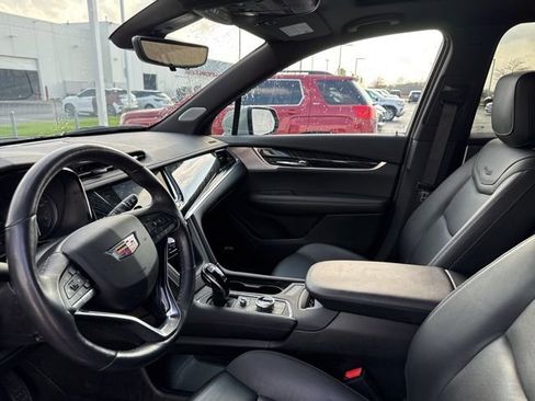 Used 2024 Cadillac XT6 Premium Luxury w/ Technology Package image 16