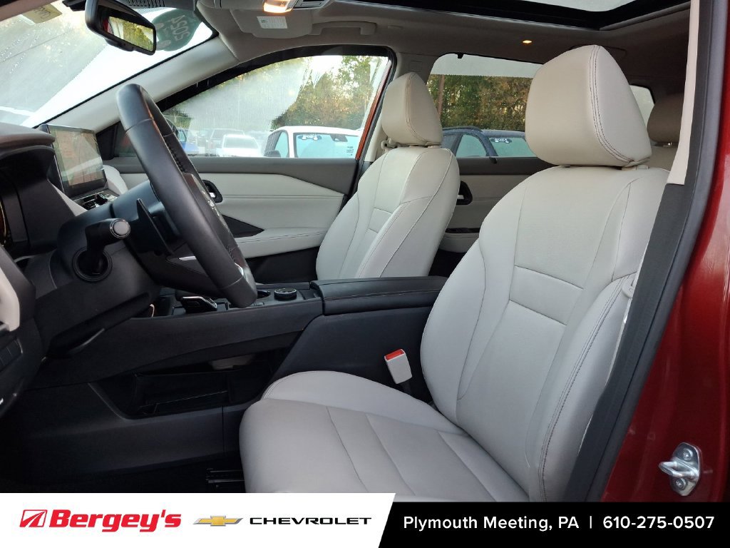 Used 2024 Nissan Rogue SL w/ SL Premium Package AWD/4WD image 16