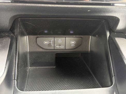 Used 2025 Kia Sorento LX FWD image 25
